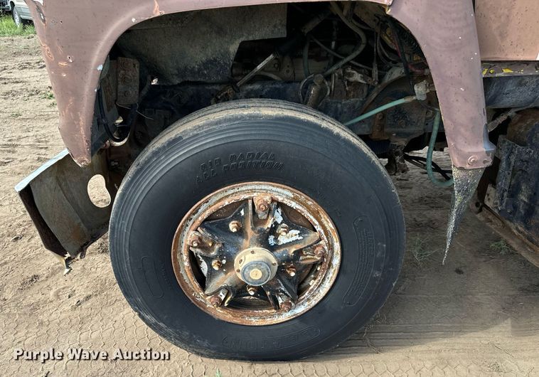 image for item DS7513 1977 Ford 9000 water truck