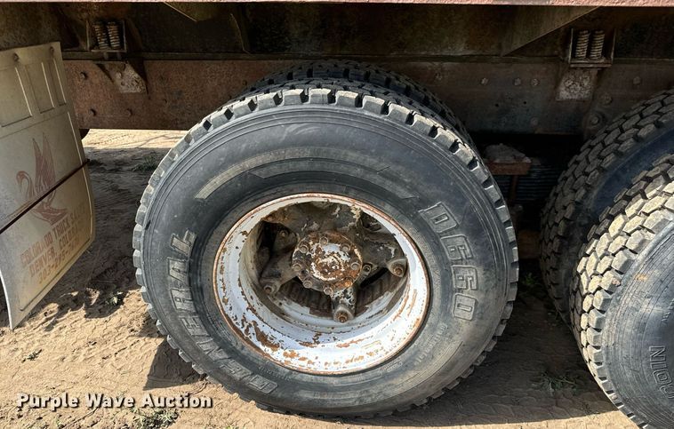 image for item DS7513 1977 Ford 9000 water truck