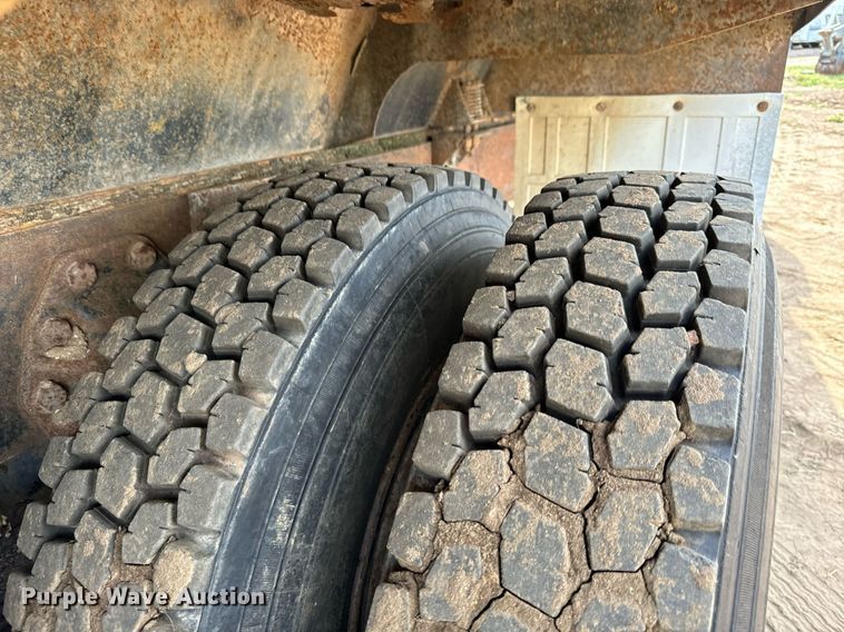 image for item DS7513 1977 Ford 9000 water truck