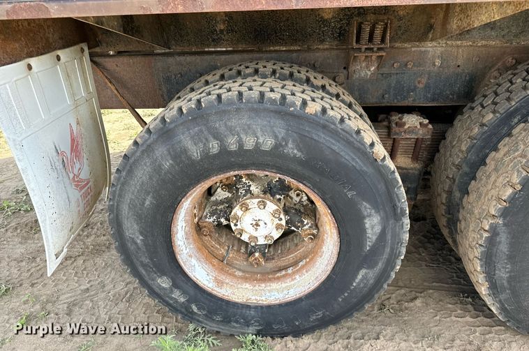 image for item DS7513 1977 Ford 9000 water truck