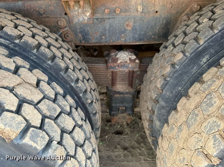 image for item DS7513 1977 Ford 9000 water truck