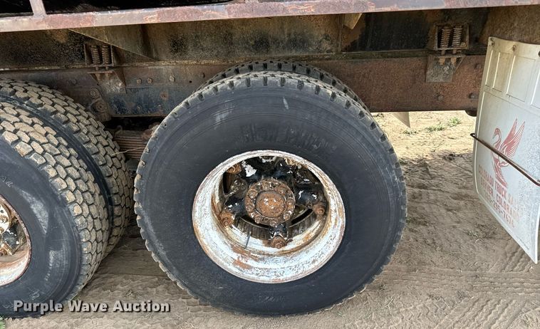 image for item DS7513 1977 Ford 9000 water truck