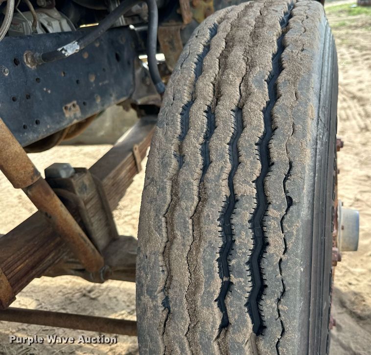 image for item DS7513 1977 Ford 9000 water truck