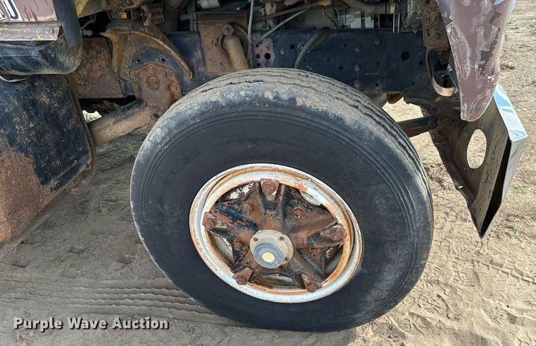 image for item DS7513 1977 Ford 9000 water truck