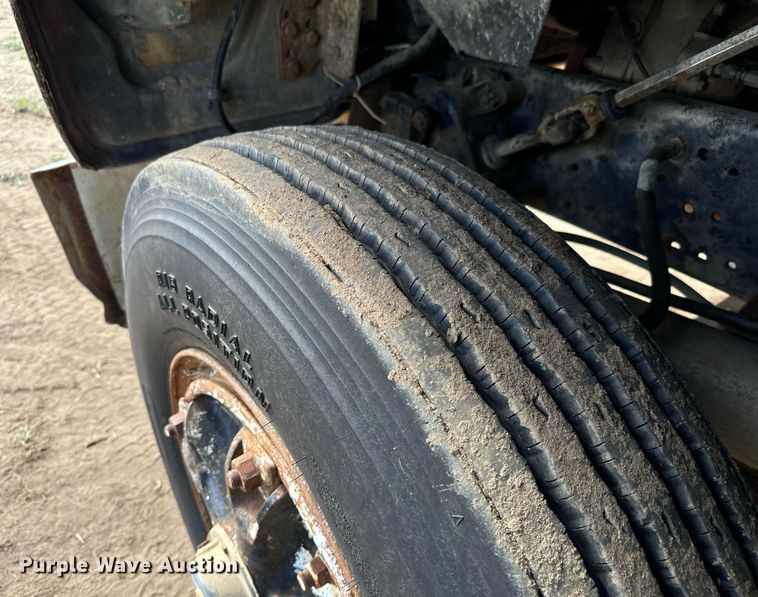 image for item DS7513 1977 Ford 9000 water truck