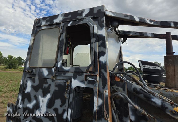 image for item DS7514 Case 1155 track loader