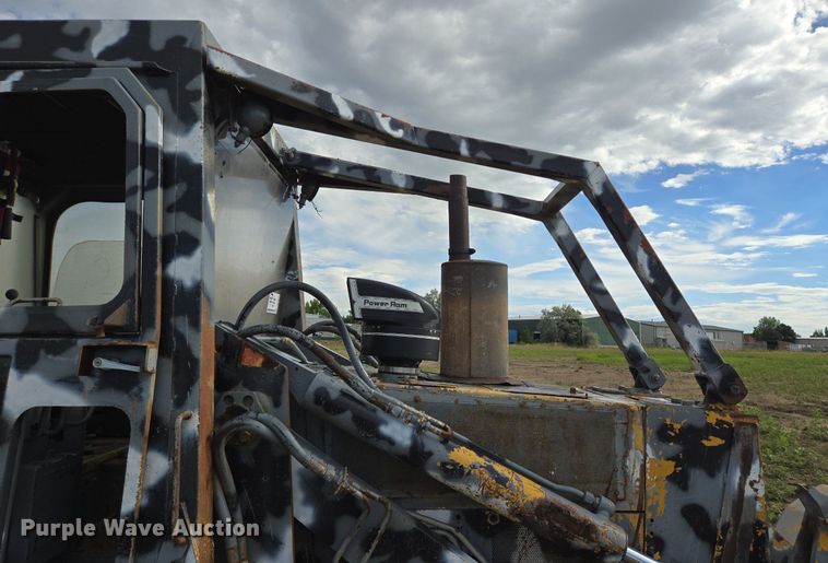 image for item DS7514 Case 1155 track loader