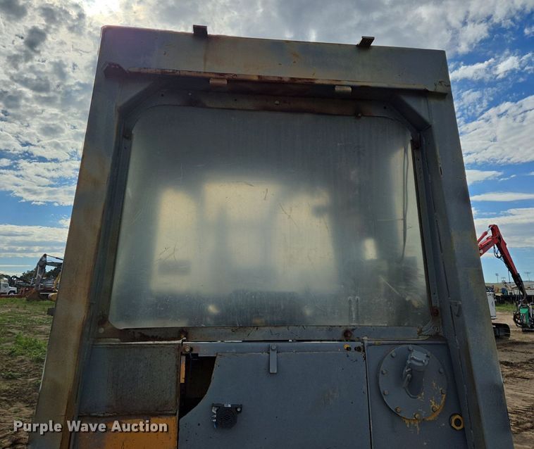 image for item DS7514 Case 1155 track loader