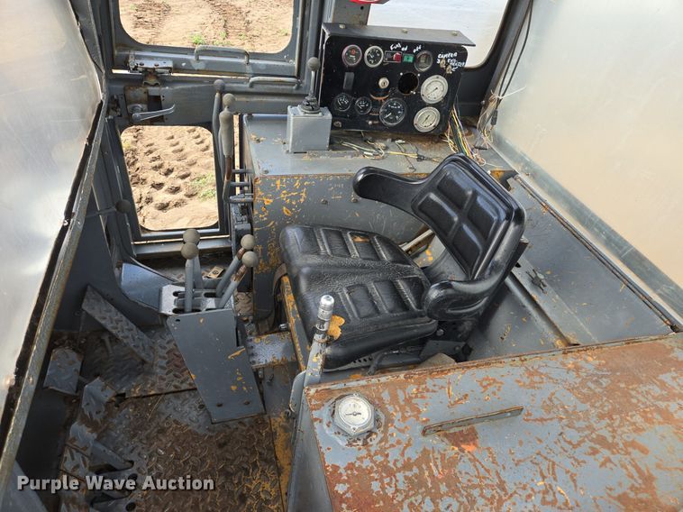 image for item DS7514 Case 1155 track loader