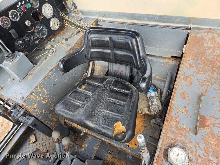 image for item DS7514 Case 1155 track loader