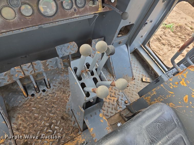 image for item DS7514 Case 1155 track loader