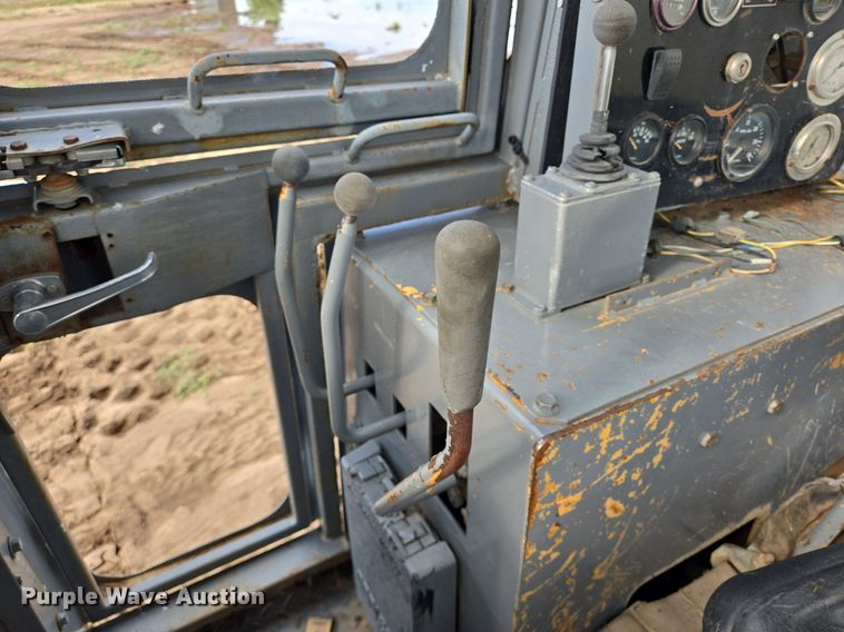 image for item DS7514 Case 1155 track loader