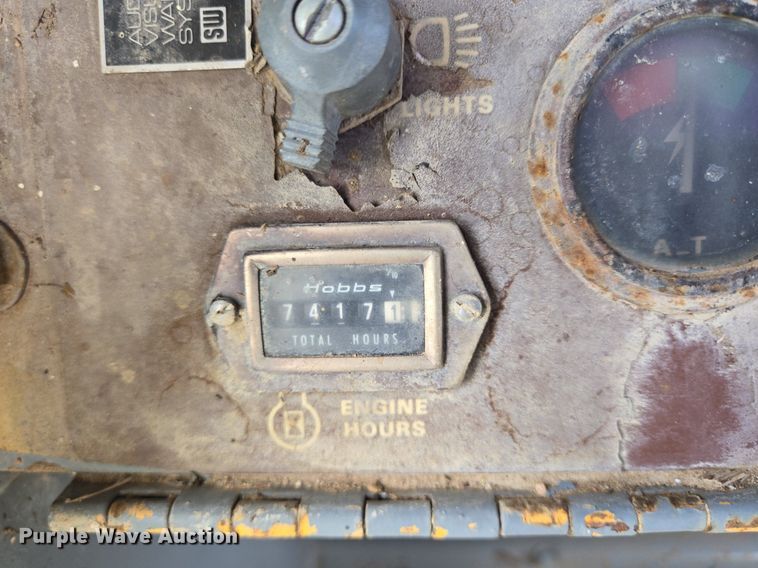 image for item DS7514 Case 1155 track loader