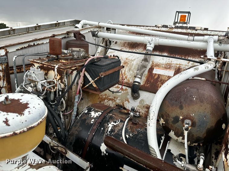 image for item DS7517 1993 GMC Elgin Eagle street sweeper truck