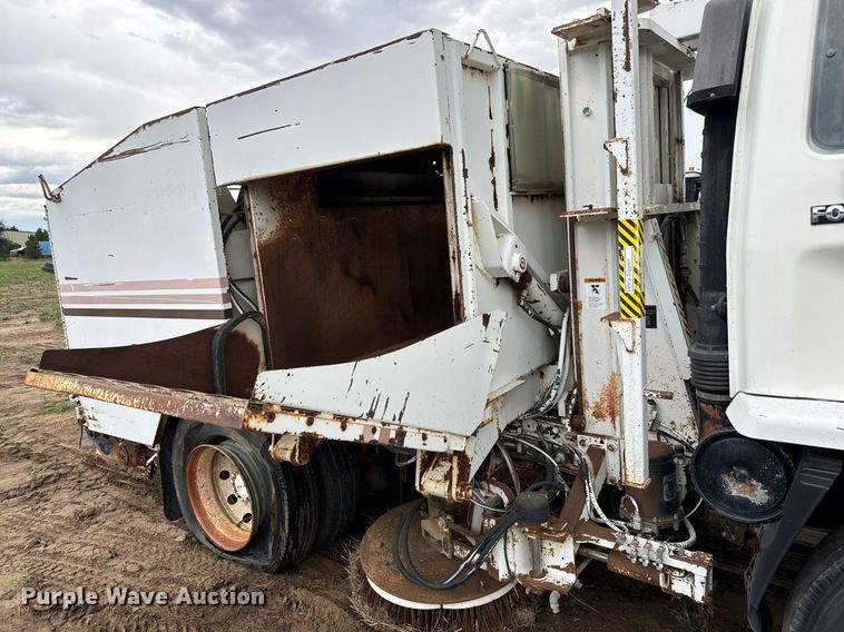 image for item DS7517 1993 GMC Elgin Eagle street sweeper truck