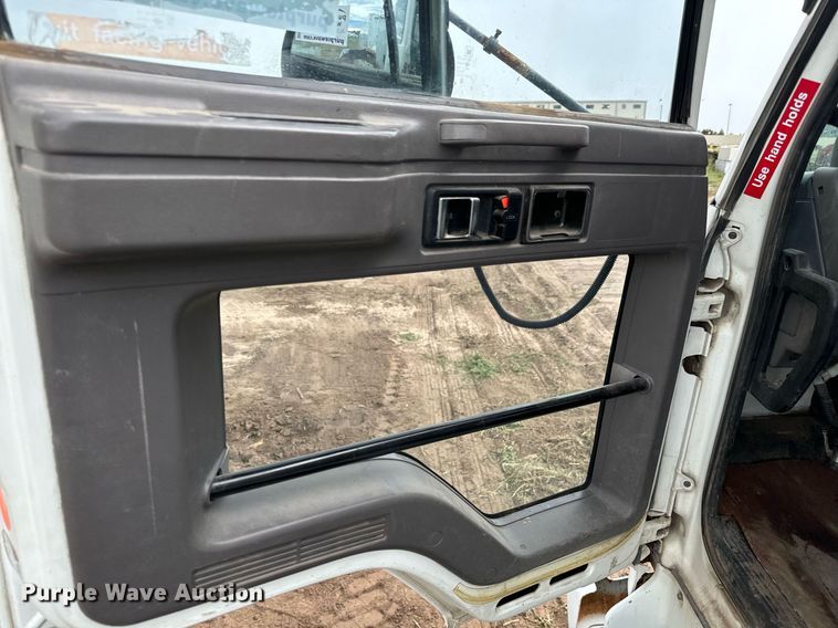 image for item DS7517 1993 GMC Elgin Eagle street sweeper truck