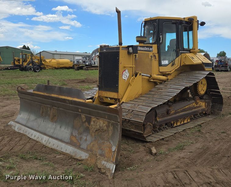 image for item DS7520 2000 Caterpillar D6M dozer