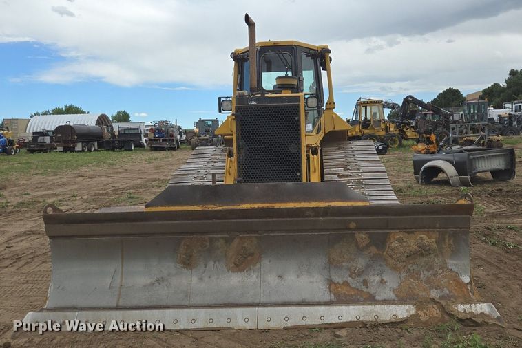 image for item DS7520 2000 Caterpillar D6M dozer