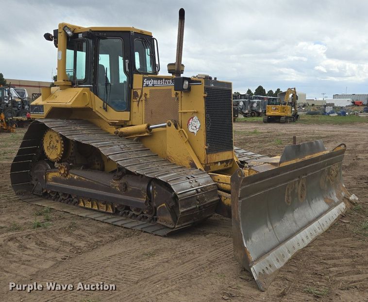 image for item DS7520 2000 Caterpillar D6M dozer
