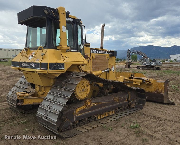image for item DS7520 2000 Caterpillar D6M dozer