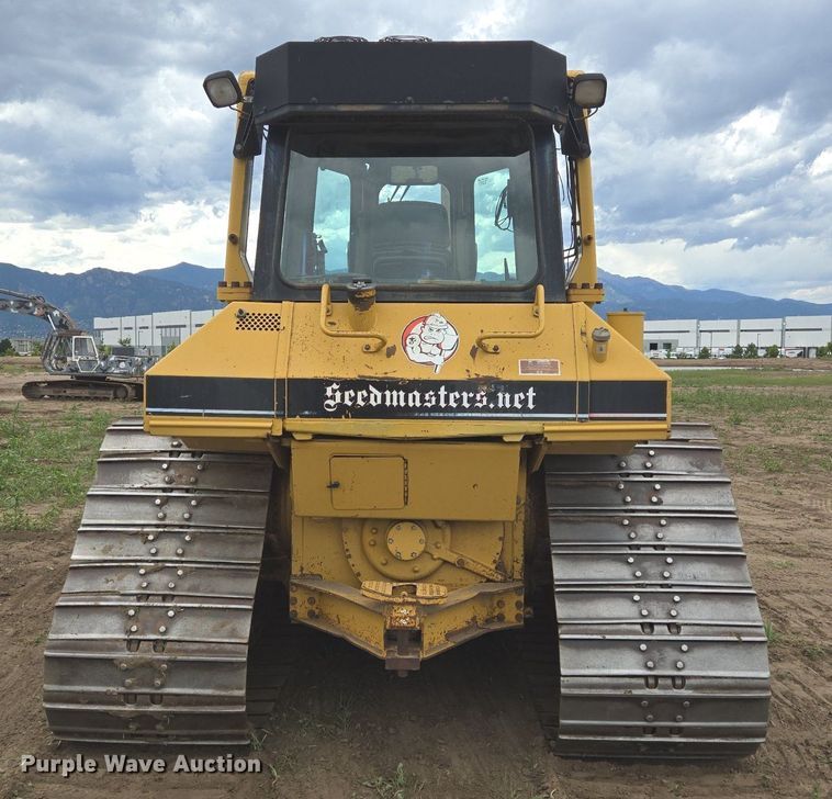 image for item DS7520 2000 Caterpillar D6M dozer