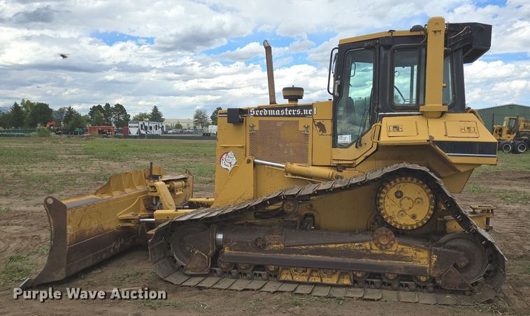 image for item DS7520 2000 Caterpillar D6M dozer