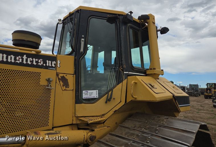 image for item DS7520 2000 Caterpillar D6M dozer