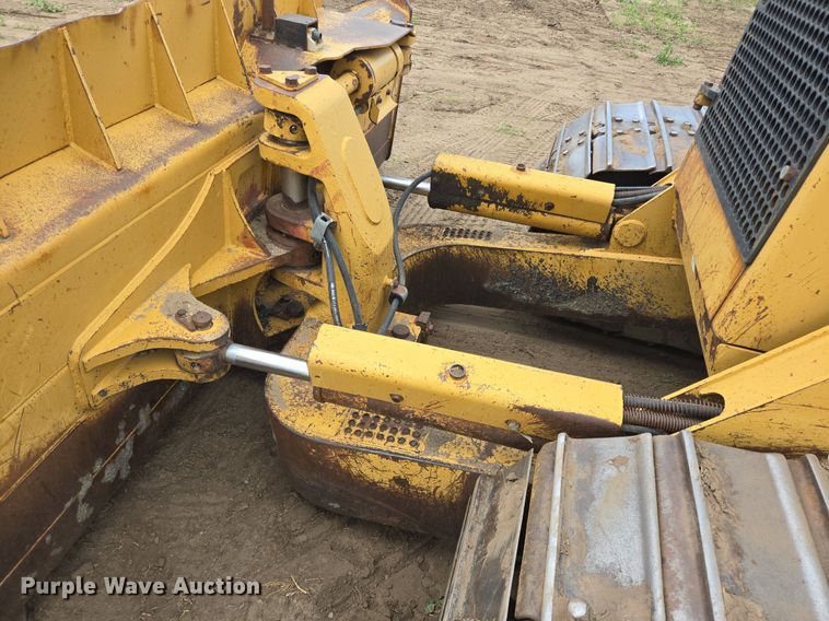 image for item DS7520 2000 Caterpillar D6M dozer