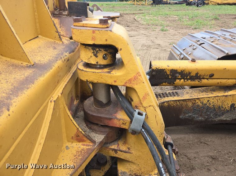 image for item DS7520 2000 Caterpillar D6M dozer