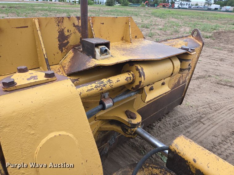 image for item DS7520 2000 Caterpillar D6M dozer