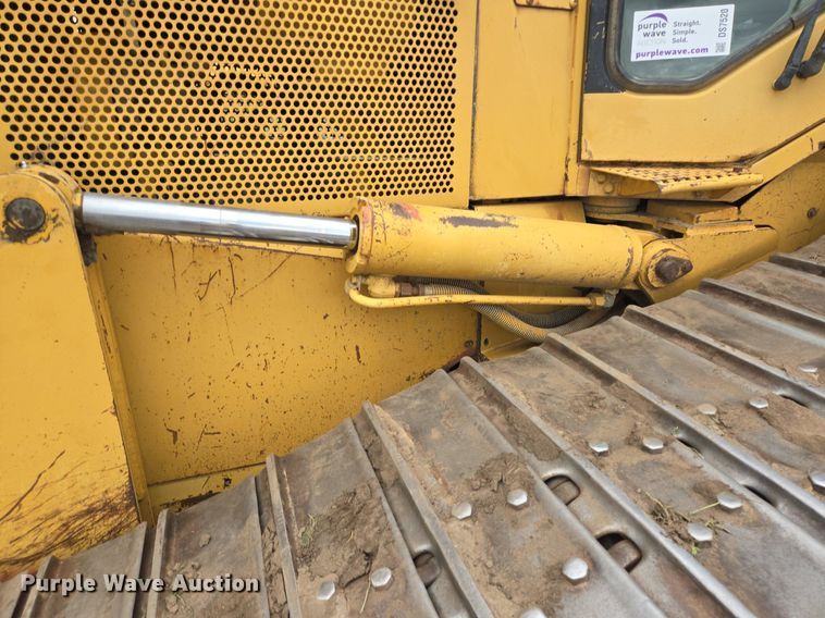 image for item DS7520 2000 Caterpillar D6M dozer