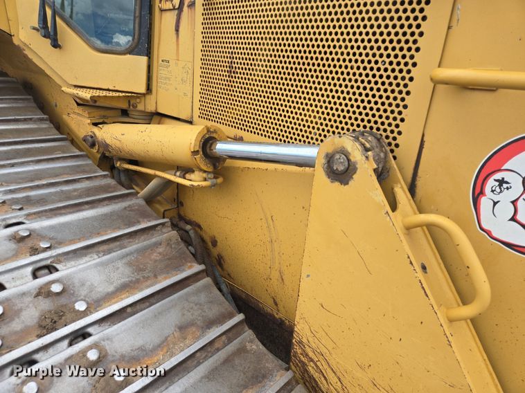 image for item DS7520 2000 Caterpillar D6M dozer