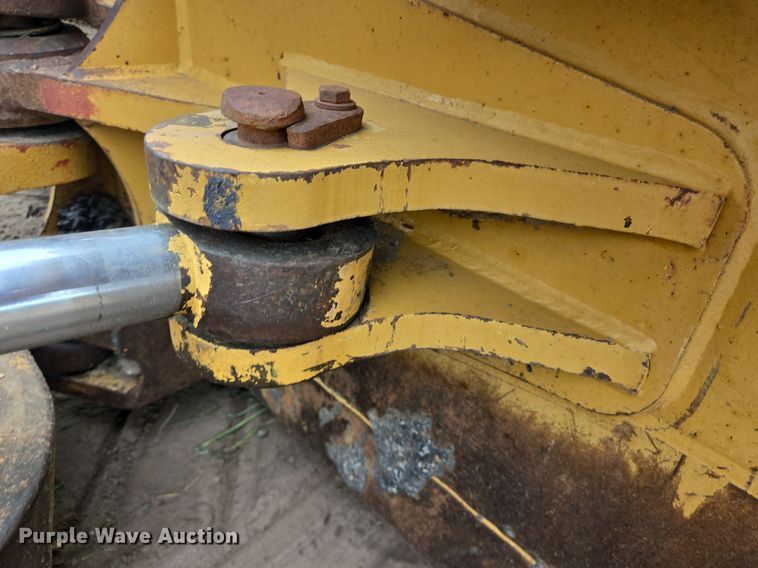 image for item DS7520 2000 Caterpillar D6M dozer