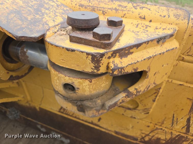 image for item DS7520 2000 Caterpillar D6M dozer