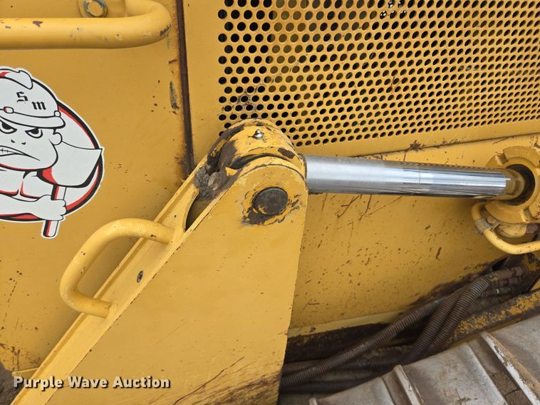 image for item DS7520 2000 Caterpillar D6M dozer