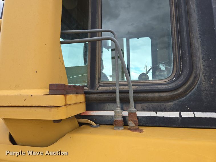 image for item DS7520 2000 Caterpillar D6M dozer