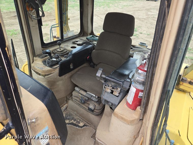 image for item DS7520 2000 Caterpillar D6M dozer