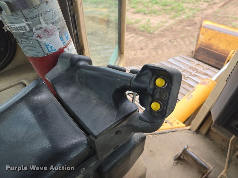 image for item DS7520 2000 Caterpillar D6M dozer