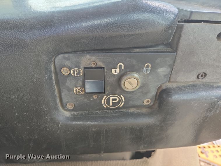 image for item DS7520 2000 Caterpillar D6M dozer