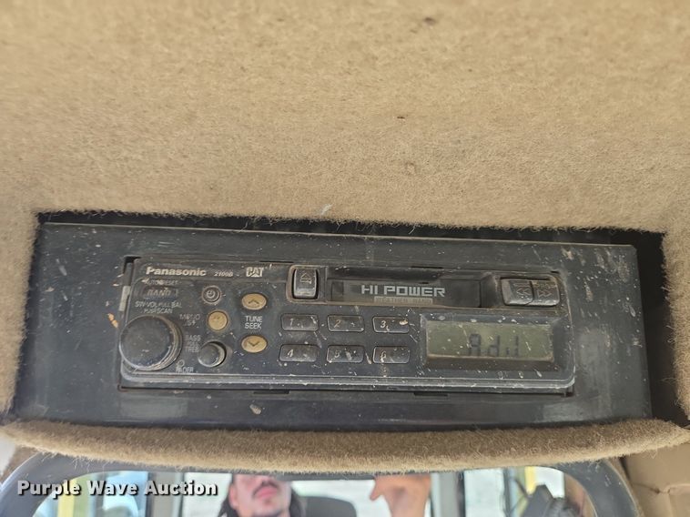 image for item DS7520 2000 Caterpillar D6M dozer