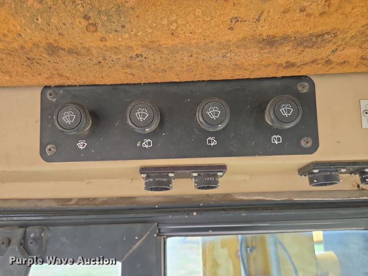 image for item DS7520 2000 Caterpillar D6M dozer