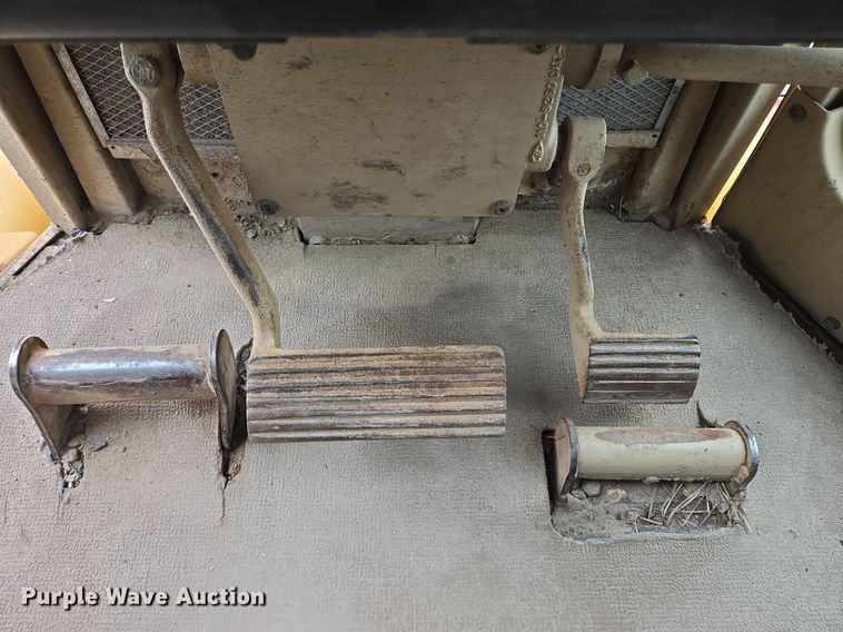 image for item DS7520 2000 Caterpillar D6M dozer