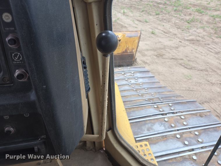 image for item DS7520 2000 Caterpillar D6M dozer