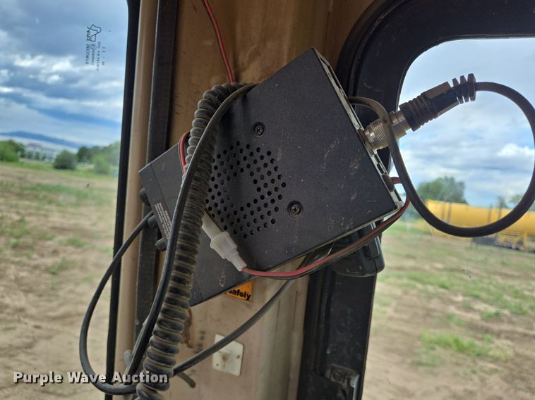 image for item DS7520 2000 Caterpillar D6M dozer