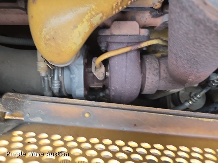 image for item DS7520 2000 Caterpillar D6M dozer