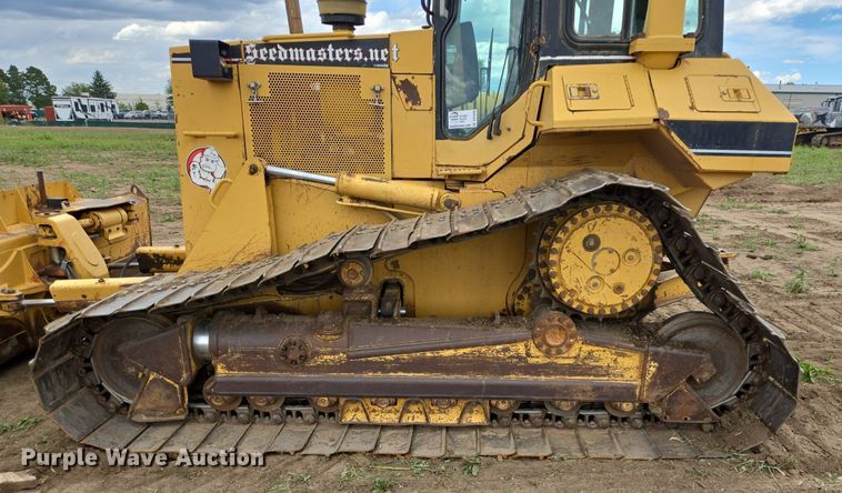 image for item DS7520 2000 Caterpillar D6M dozer
