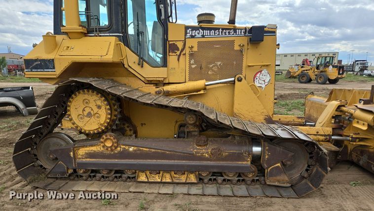 image for item DS7520 2000 Caterpillar D6M dozer