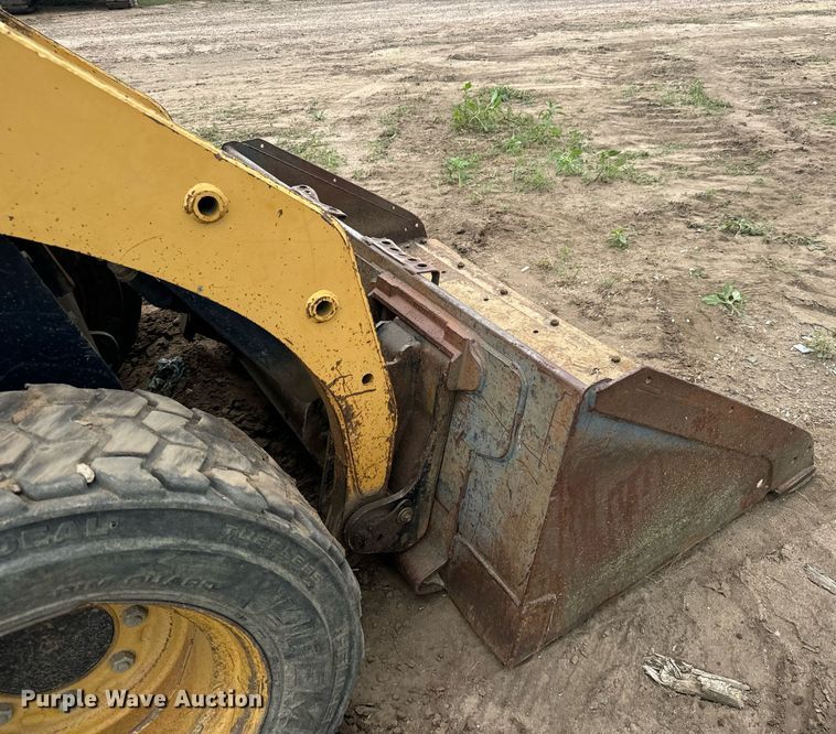 image for item DS7522 2006 Caterpillar 226B skid steer loader