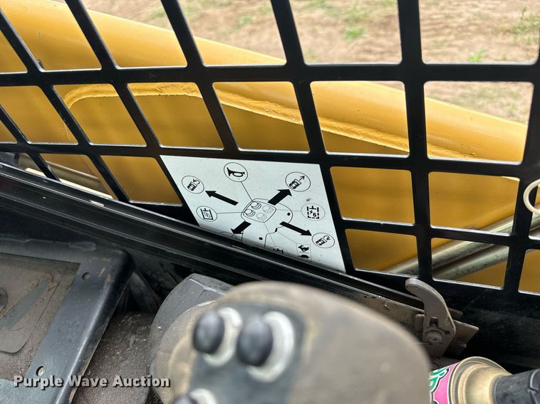 image for item DS7522 2006 Caterpillar 226B skid steer loader