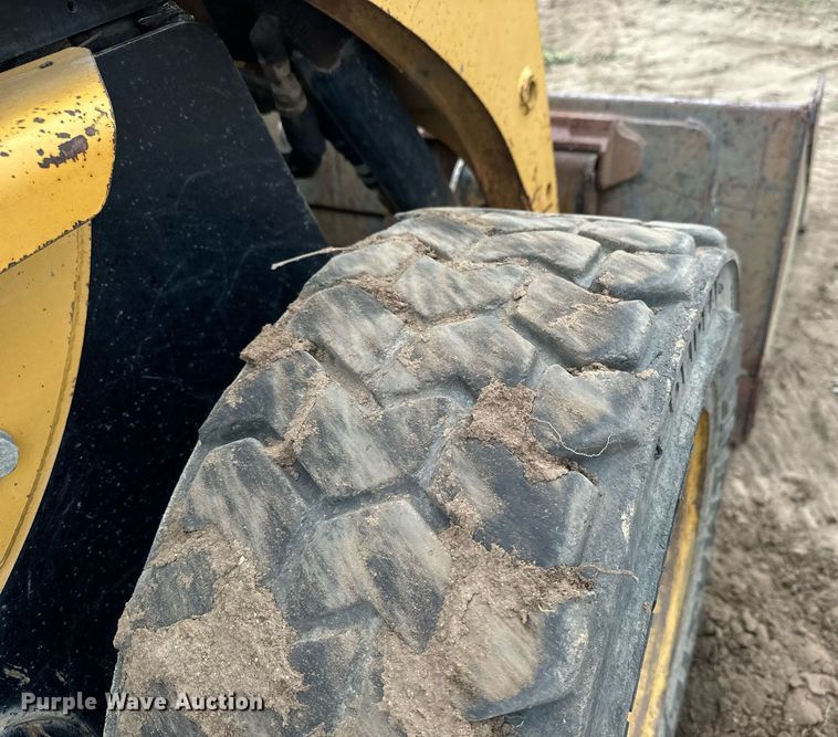 image for item DS7522 2006 Caterpillar 226B skid steer loader